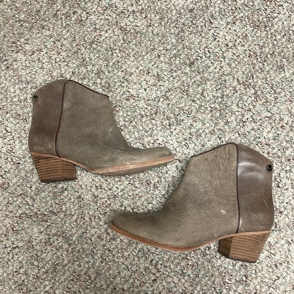 Koolaburra boots with zip size - Picture 4 of 9